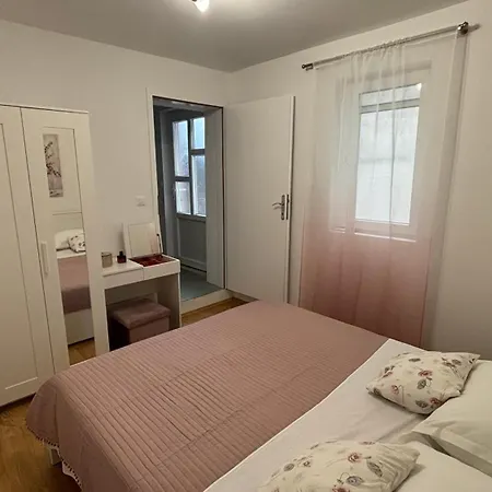 Vela * 马卡尔斯卡