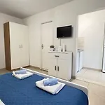 Vela