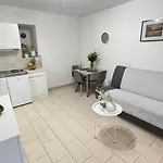 Vela ماكارسكا