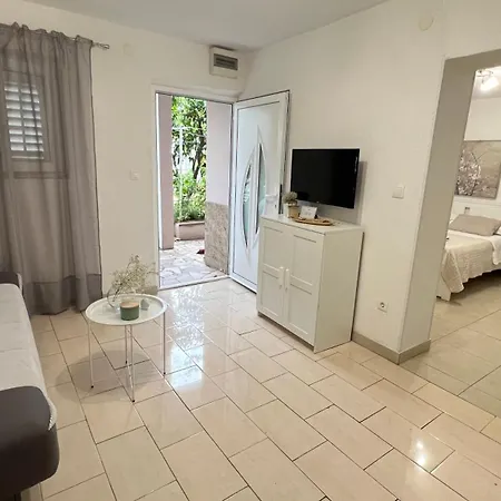 Vela Apartment *