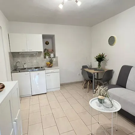 Apartment Vela *