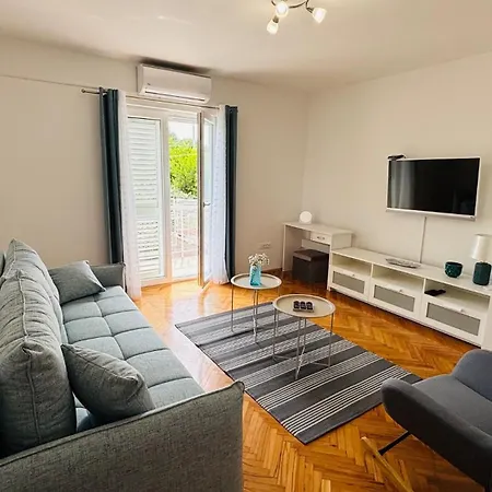 Vela Apartment *